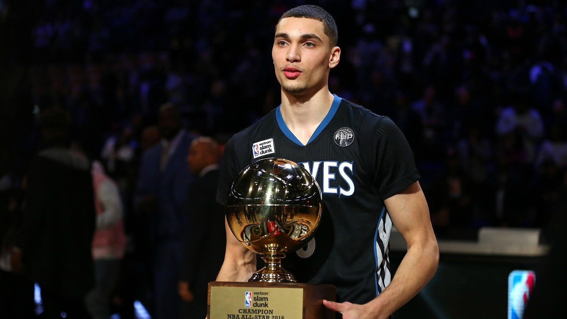 开云下载-东瀛孤狼鏖战维也纳雄狮，张本智和以绝对统治力书写乒乓传奇